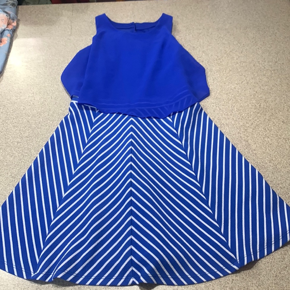 Casual sleeveless dress with chiffon overlay on top